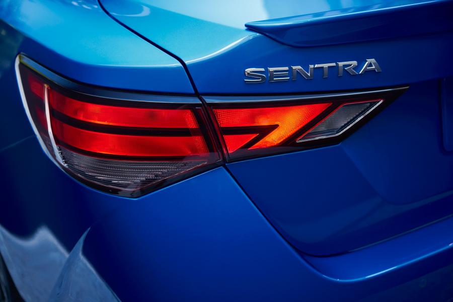 Детали экстерьера Nissan Sentra SR 2020 года  (NA) (фото 8 из 51)